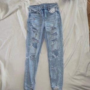 American Eagle light wash mom jeans. Ripped front size 0.